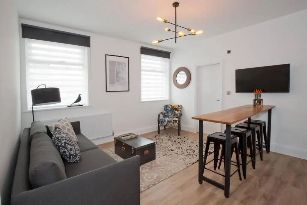 Blackbird Luxury Accommodation Room 10 Blackpool Apartment